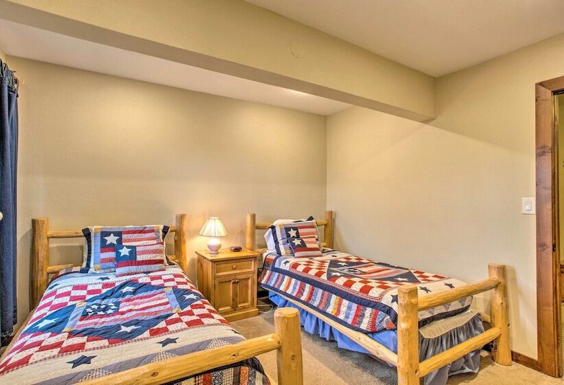 Sprawling Fraser Cabin W/ Private Hot Tub & Deck!