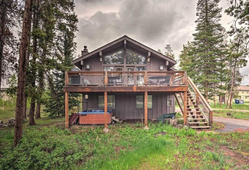 Sprawling Fraser Cabin W/ Private Hot Tub & Deck!