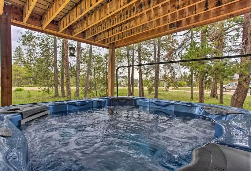 Sprawling Fraser Cabin W/ Private Hot Tub & Deck!