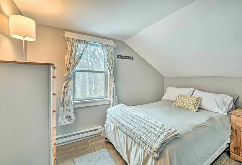 Sunlit Sanctuary  Walk To Skidmore College!