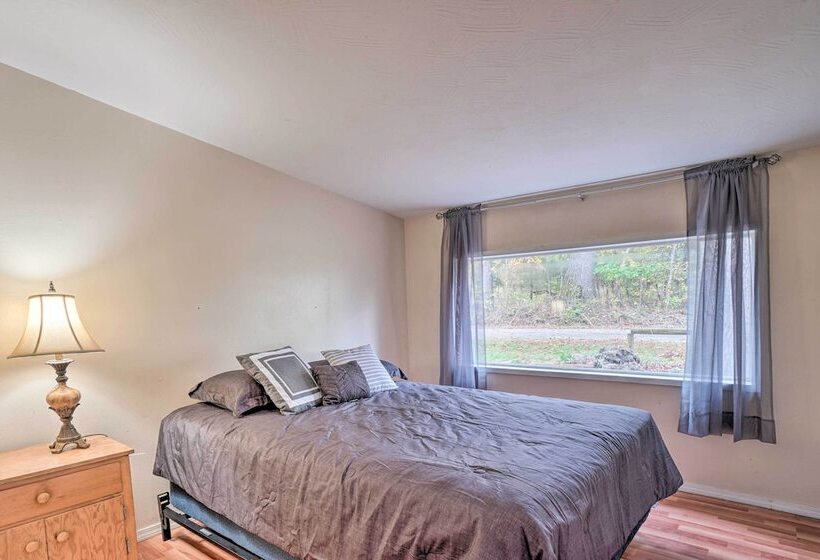 Table Rock Lake Cabin W/ Deck & Bar!