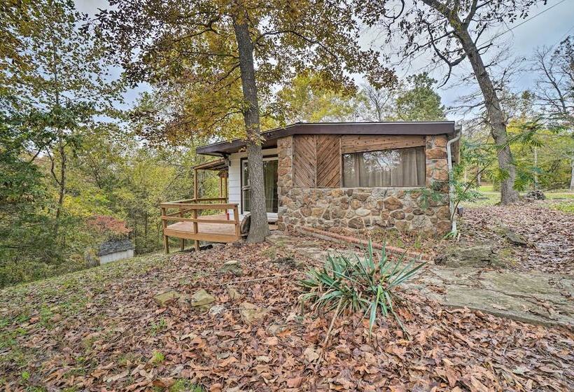 Table Rock Lake Cabin W/ Deck & Bar!