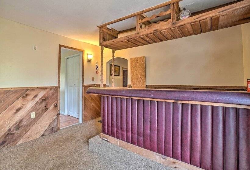 Table Rock Lake Cabin W/ Deck & Bar!