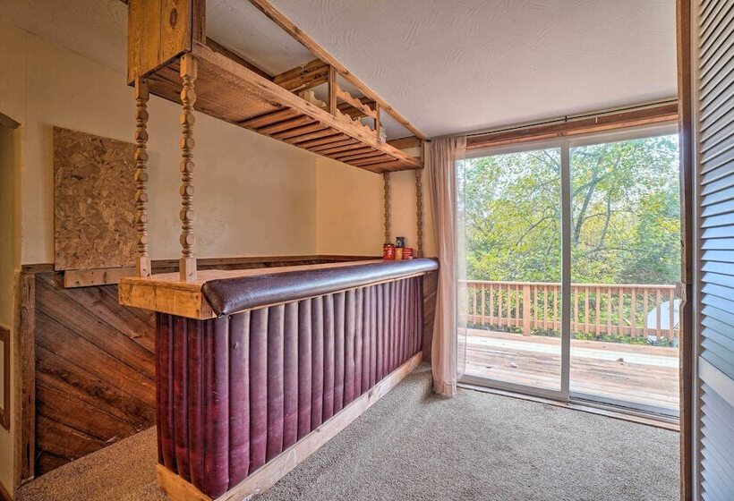 Table Rock Lake Cabin W/ Deck & Bar!