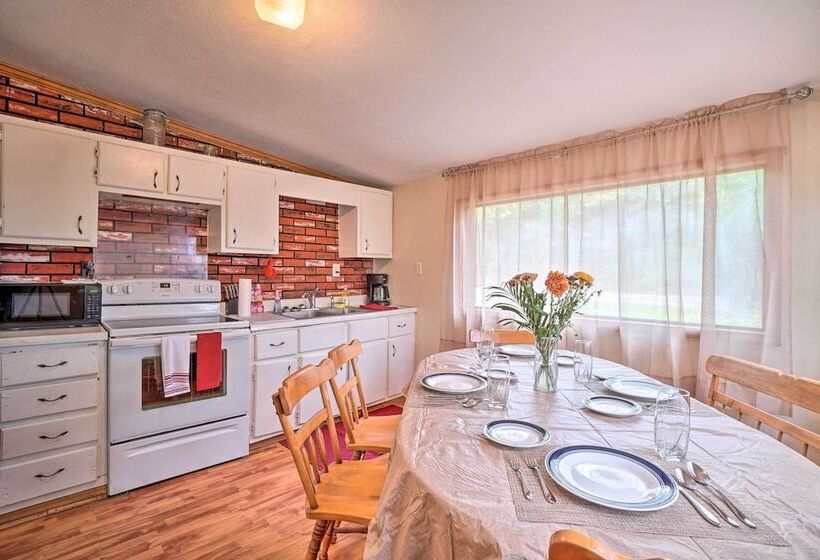 Table Rock Lake Cabin W/ Deck & Bar!