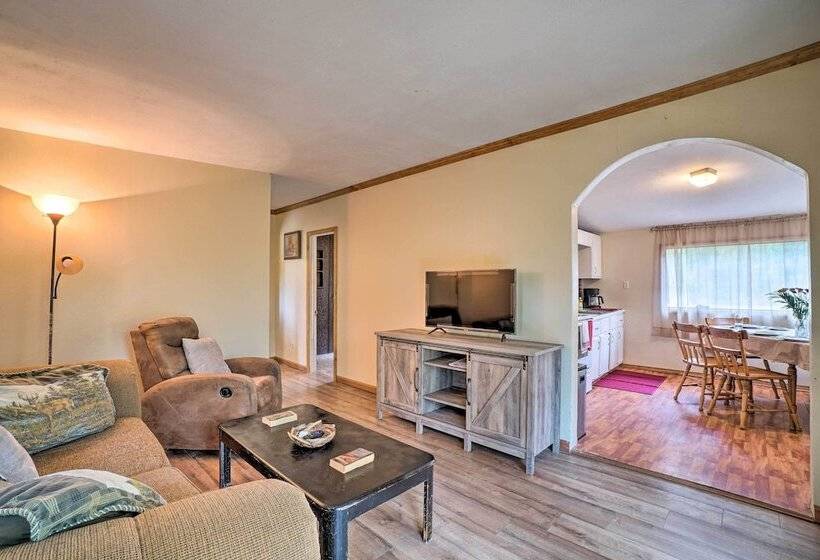 Table Rock Lake Cabin W/ Deck & Bar!