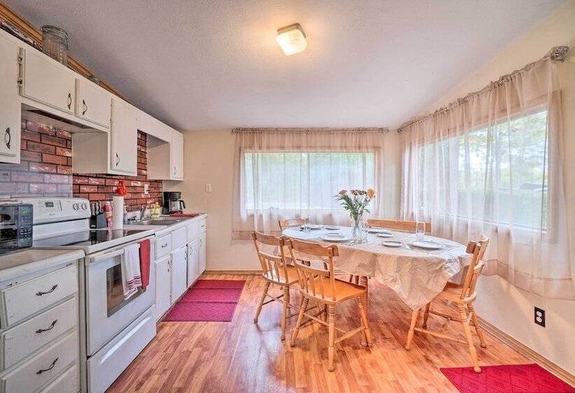 Table Rock Lake Cabin W/ Deck & Bar!