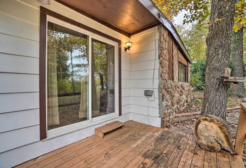 Table Rock Lake Cabin W/ Deck & Bar!