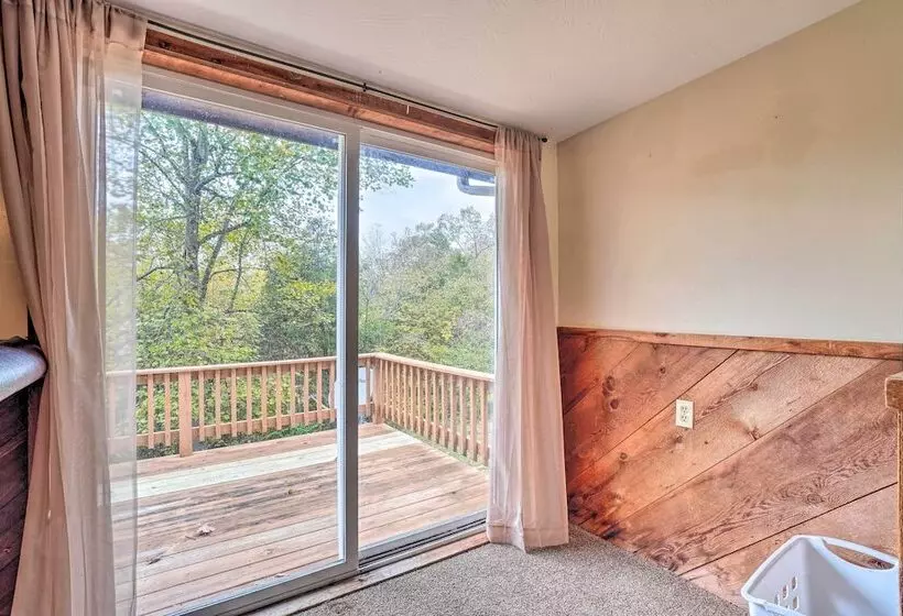 Table Rock Lake Cabin W/ Deck & Bar!