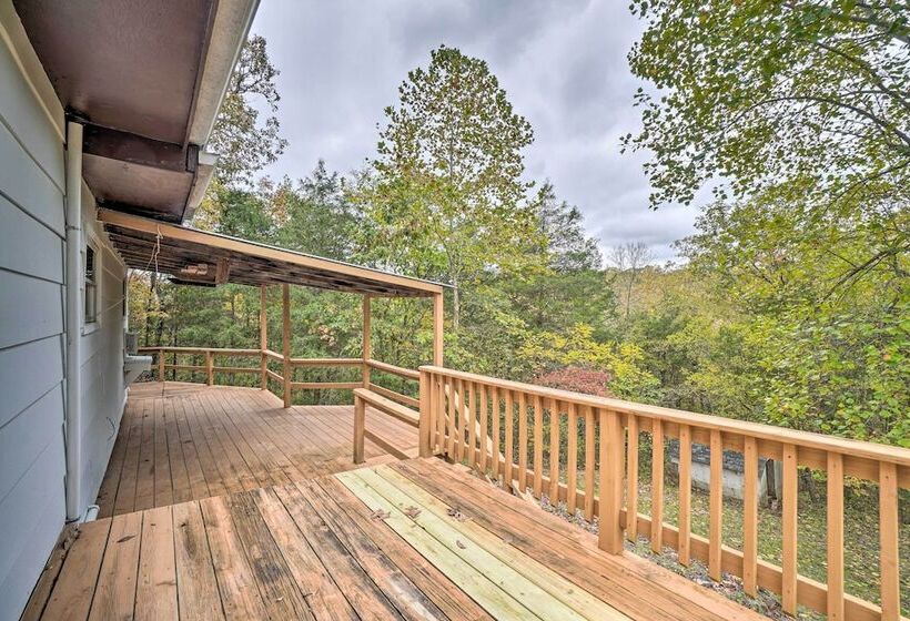 Table Rock Lake Cabin W/ Deck & Bar!