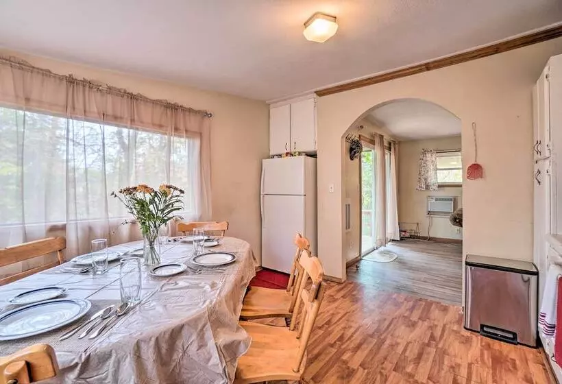 Table Rock Lake Cabin W/ Deck & Bar!