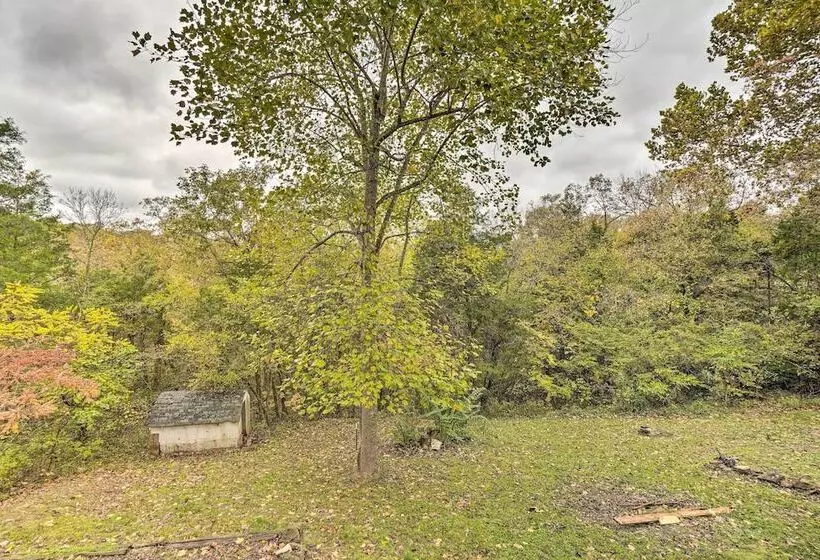 Table Rock Lake Cabin W/ Deck & Bar!