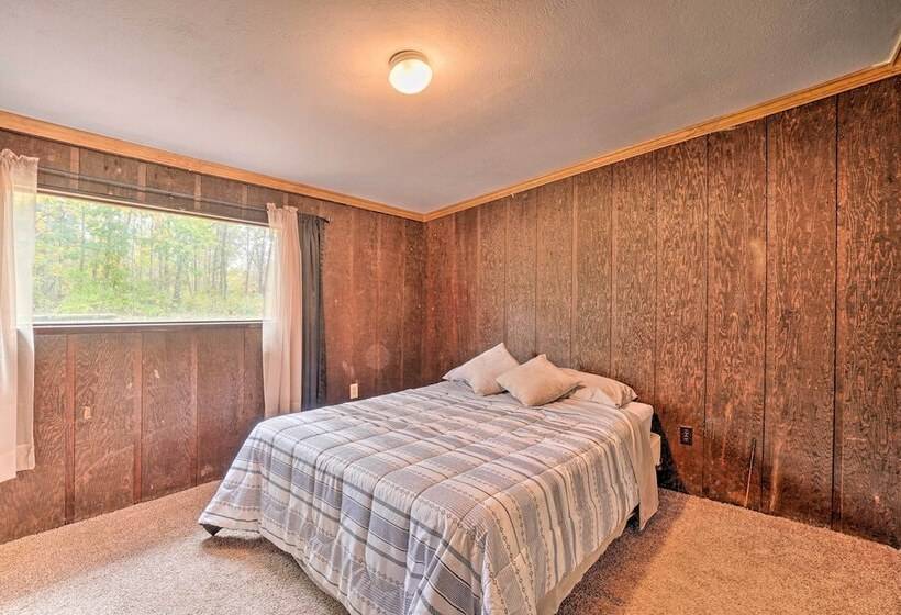 Table Rock Lake Cabin W/ Deck & Bar!