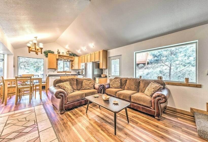 Tall Pines Treehouse  W/ Deck & Hot Tub!