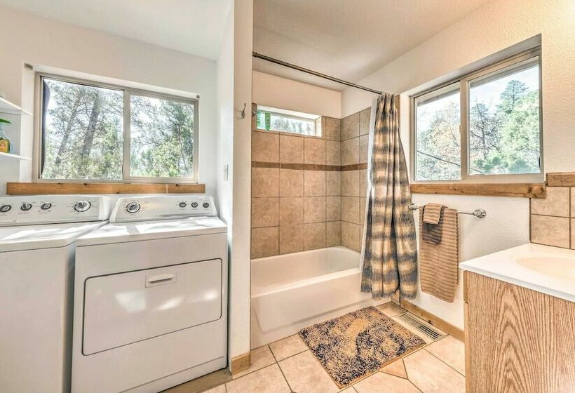 Tall Pines Treehouse  W/ Deck & Hot Tub!