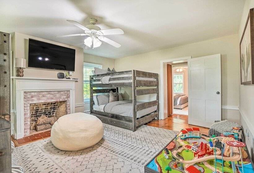 Upscale Country Home W/ Fire Pit In Taneytown!