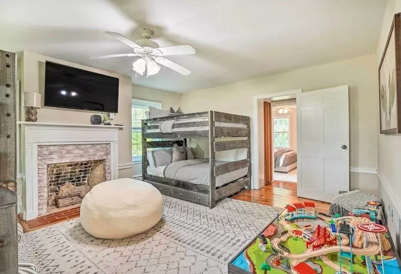 Upscale Country Home W/ Fire Pit In Taneytown!