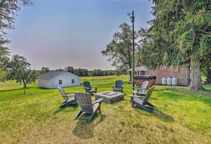 Upscale Country Home W/ Fire Pit In Taneytown!