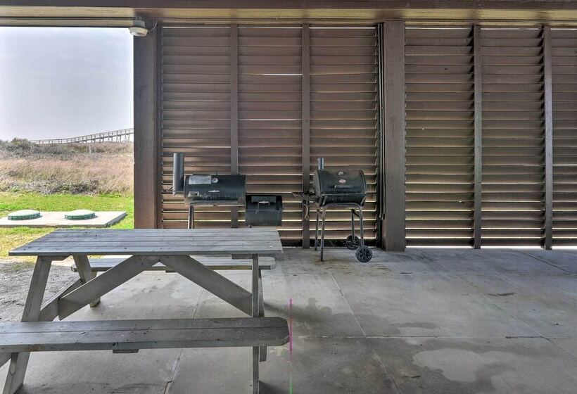 Oceanfront Freeport House W/ Private Beach!