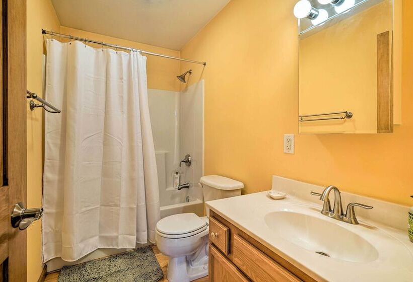 Wilmington Home On 18 Acres ~ 9 Mi To Skiing!