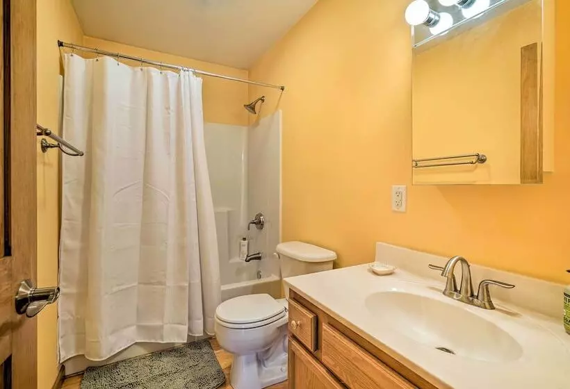 Wilmington Home On 18 Acres ~ 9 Mi To Skiing!