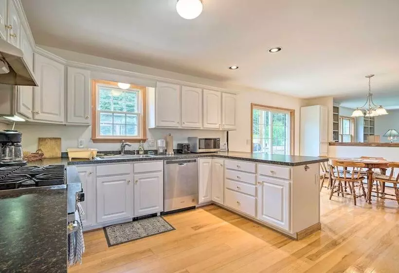 Wilmington Home On 18 Acres ~ 9 Mi To Skiing!