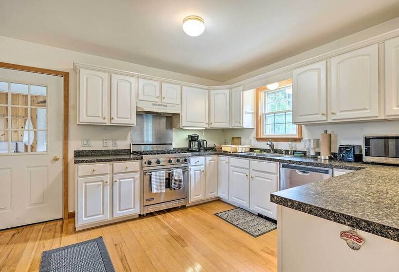 Wilmington Home On 18 Acres ~ 9 Mi To Skiing!