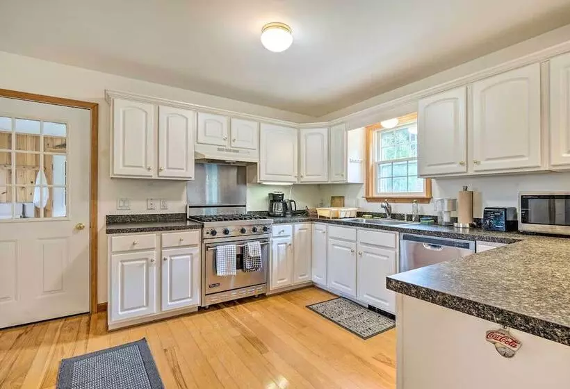 Wilmington Home On 18 Acres ~ 9 Mi To Skiing!