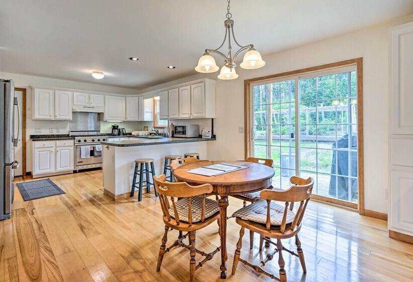 Wilmington Home On 18 Acres ~ 9 Mi To Skiing!