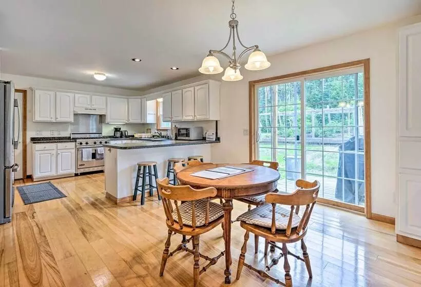 Wilmington Home On 18 Acres ~ 9 Mi To Skiing!