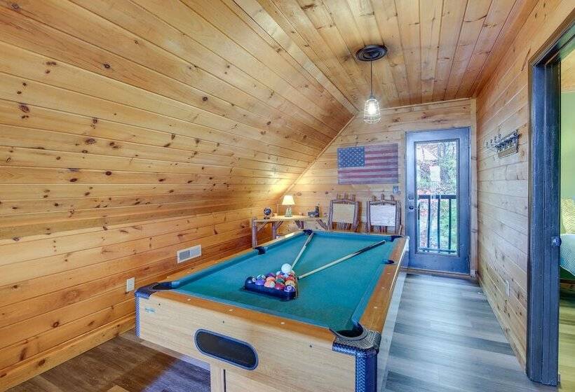 Above & Beyond Pigeon Forge Cabin W/ Prime Views!