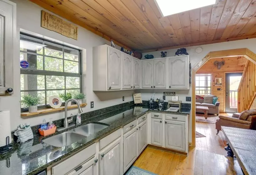 Above & Beyond Pigeon Forge Cabin W/ Prime Views!
