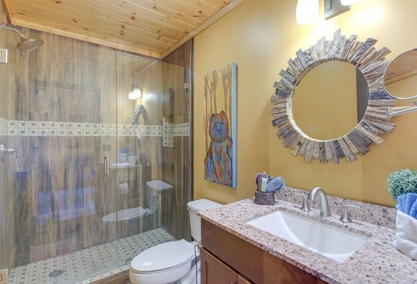 Above & Beyond Pigeon Forge Cabin W/ Prime Views!