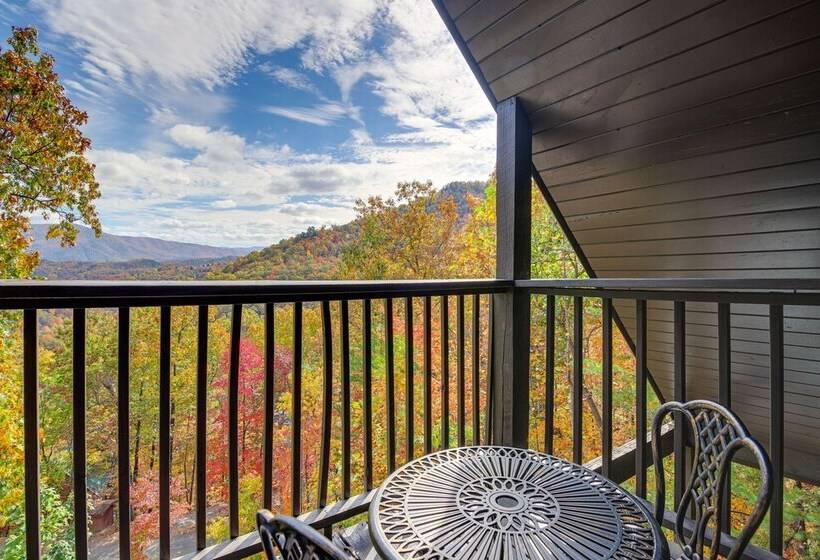 Above & Beyond Pigeon Forge Cabin W/ Prime Views!
