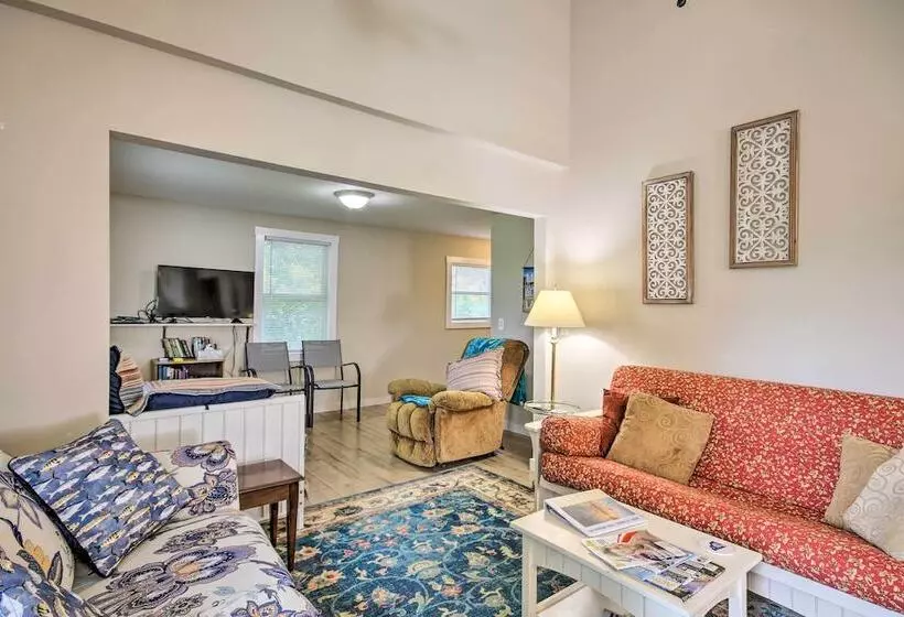 Adorable Lakefront Cottage W/ Dock & Grill!