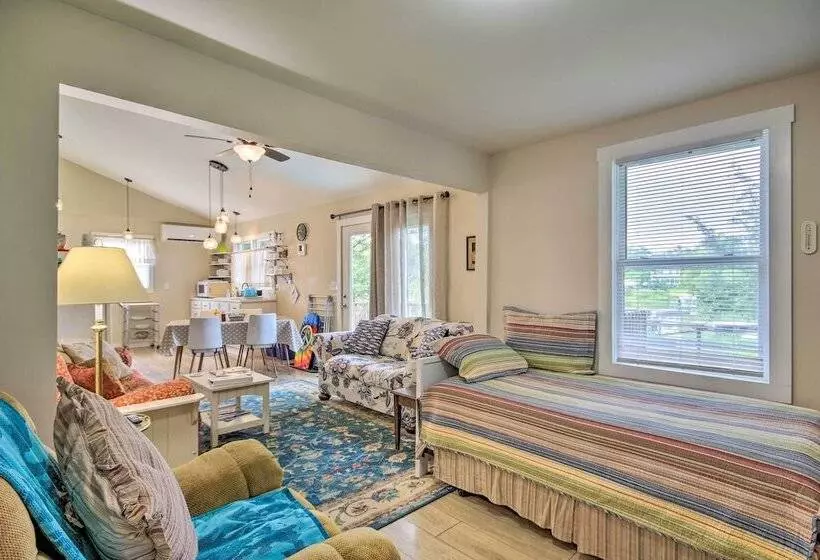 Adorable Lakefront Cottage W/ Dock & Grill!