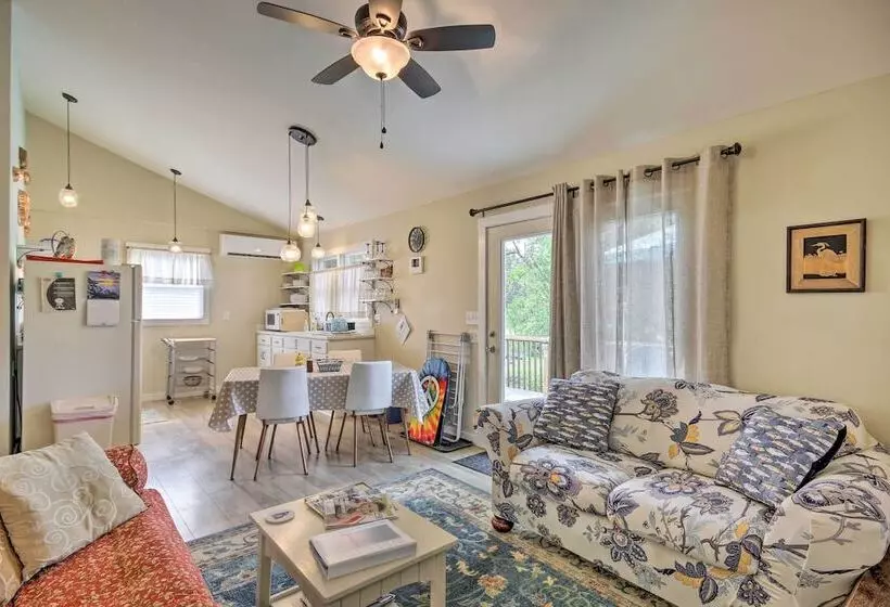 Adorable Lakefront Cottage W/ Dock & Grill!