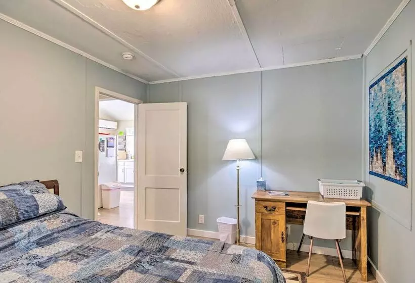 Adorable Lakefront Cottage W/ Dock & Grill!