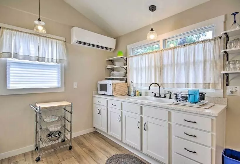 Adorable Lakefront Cottage W/ Dock & Grill!