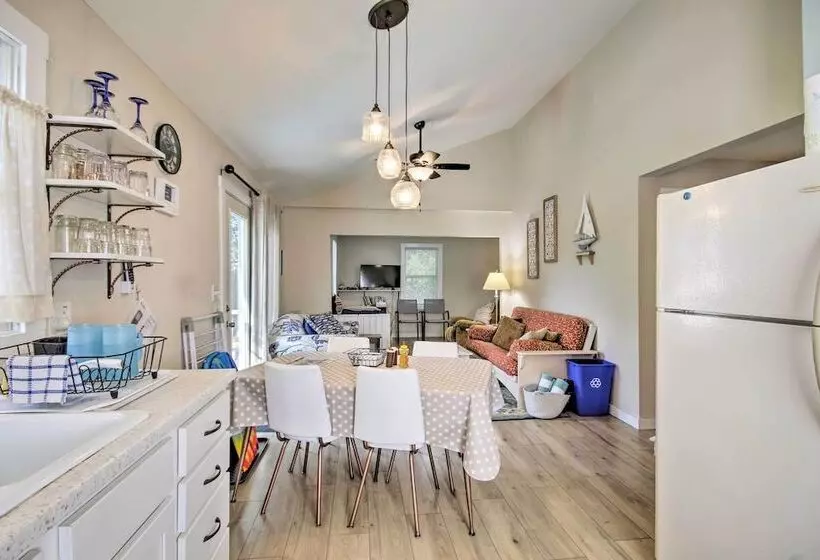 Adorable Lakefront Cottage W/ Dock & Grill!