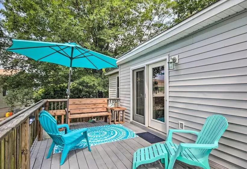Adorable Lakefront Cottage W/ Dock & Grill!