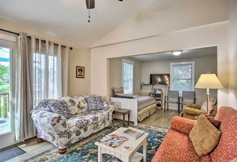 Adorable Lakefront Cottage W/ Dock & Grill!