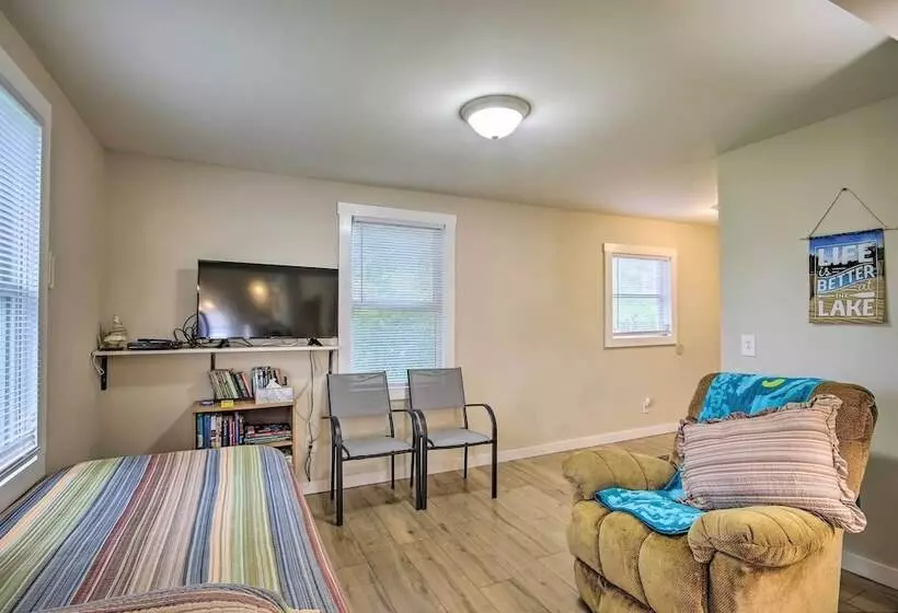 Adorable Lakefront Cottage W/ Dock & Grill!