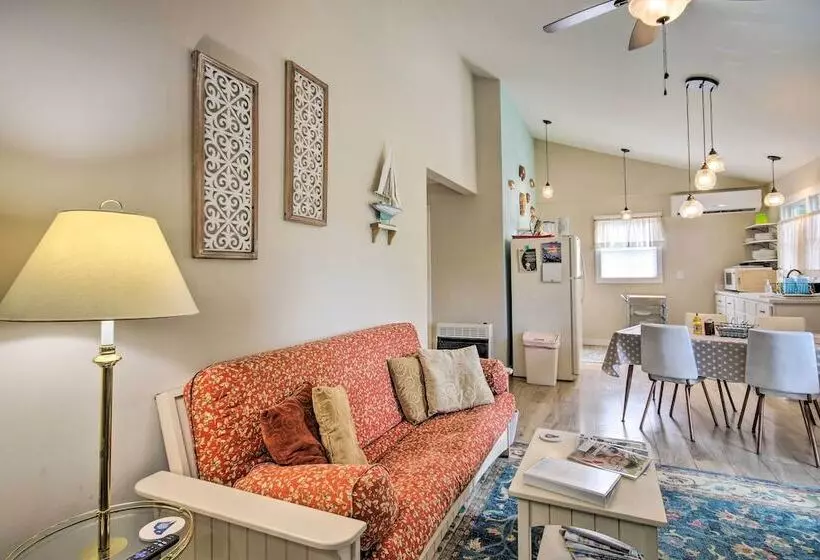 Adorable Lakefront Cottage W/ Dock & Grill!