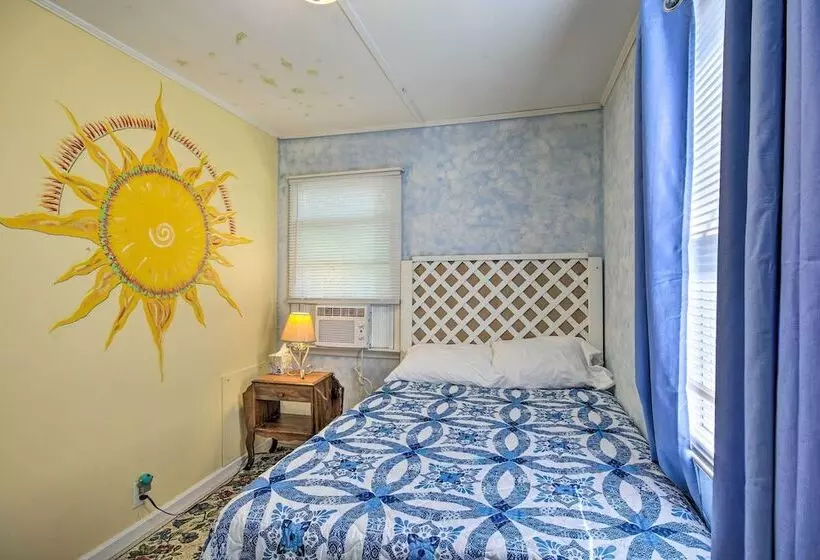 Adorable Lakefront Cottage W/ Dock & Grill!