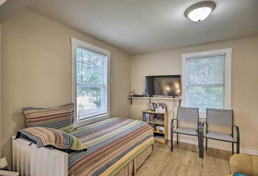 Adorable Lakefront Cottage W/ Dock & Grill!