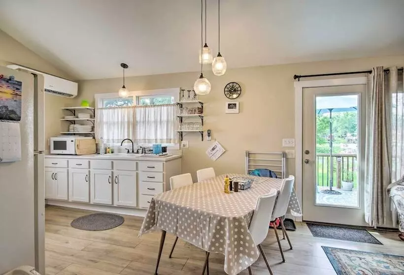 Adorable Lakefront Cottage W/ Dock & Grill!