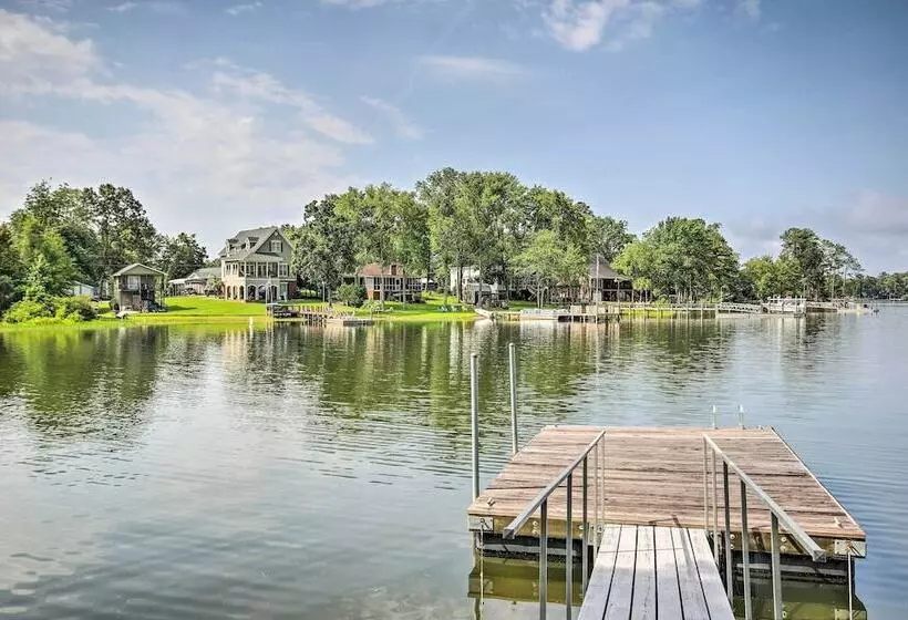 Adorable Lakefront Cottage W/ Dock & Grill!