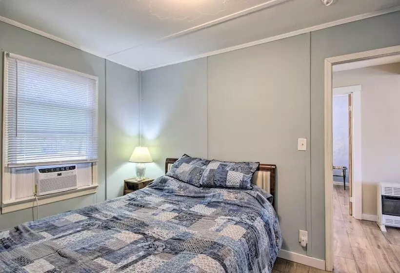 Adorable Lakefront Cottage W/ Dock & Grill!