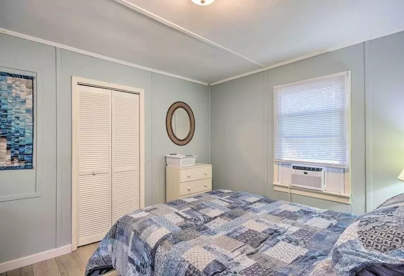 Adorable Lakefront Cottage W/ Dock & Grill!